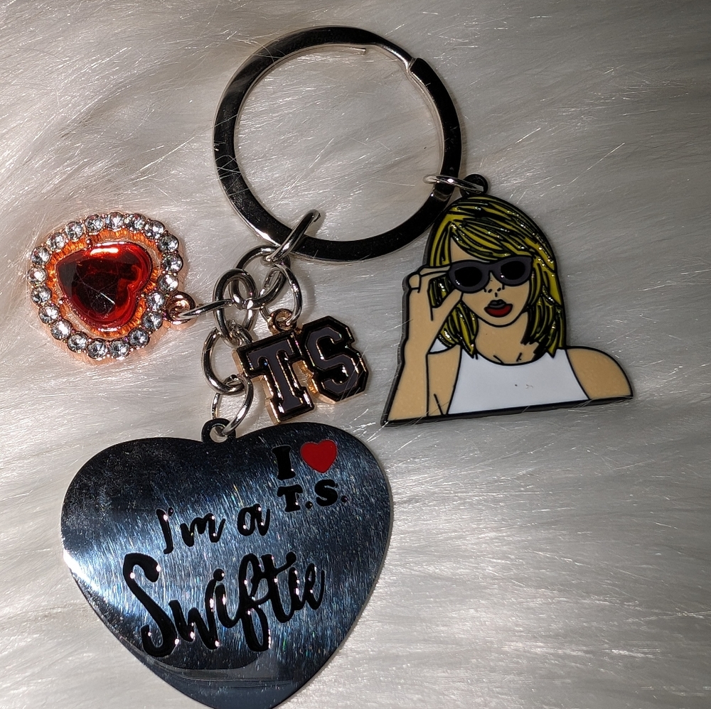 🆕 Adorable Taylor Swift Keychain - Picture 4 of 5